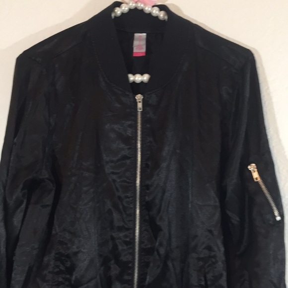 No Boundaries Juniors' Satin Bomber Jacket Large - Picture 3 of 6